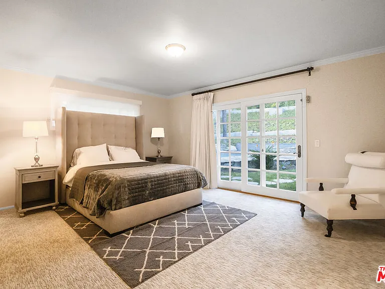 3690 Crownridge Dr — Photo 34
