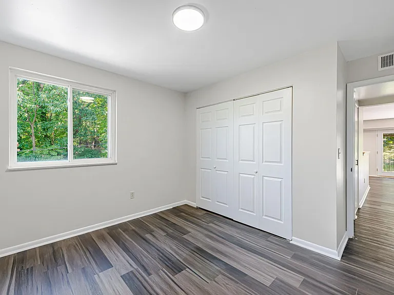 Brooklane Manor Apartments — Photo 28