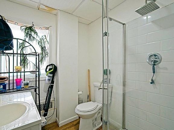 5th image of 401 Buffinton St