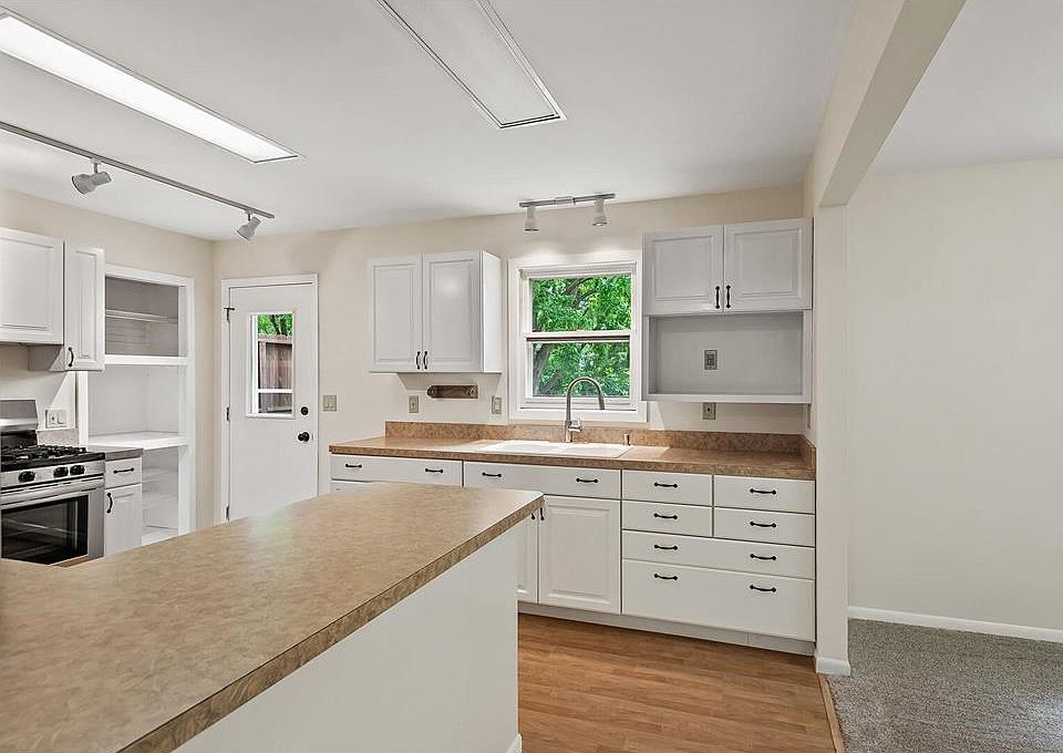 2nd image of 130XX Union Terrace Ln N