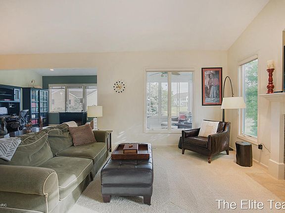 5th image of 4220 Del Mar Village Dr SW