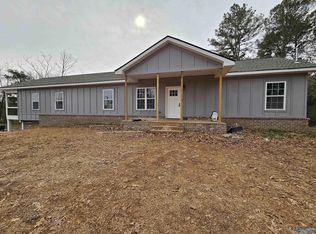 214 Crystal Creek Dr, New Market, AL 35761