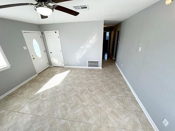 4th image of 4535 Longfellow Dr