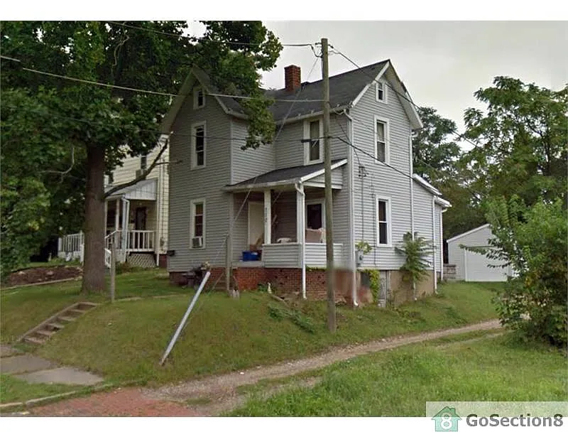 710 Highland Rd NE photo 1