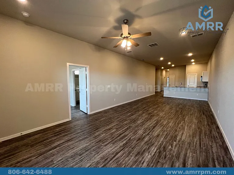 2105 N Avenue K — Photo 6