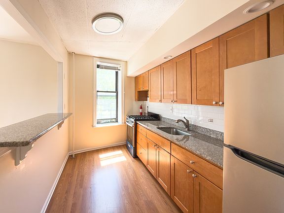 4th image of 8102 6th Ave #2L