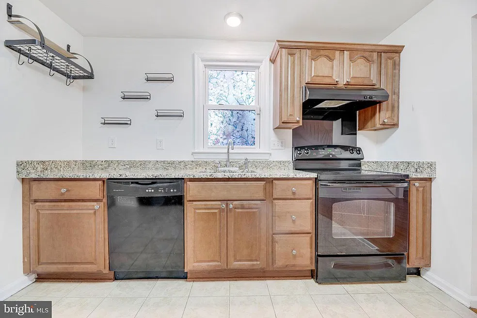 4 bed, 1632 sqft, $2,700 — Photo 4