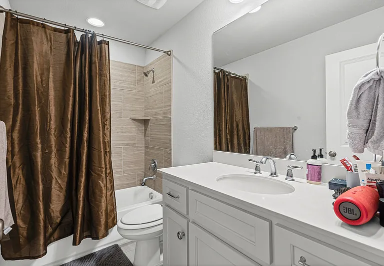 2409 W Robert St — Photo 13