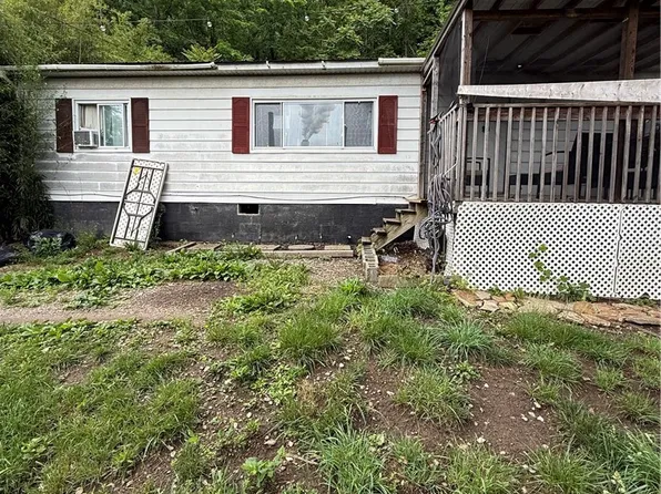 3656 Charleston Rd, Poca, WV 25159