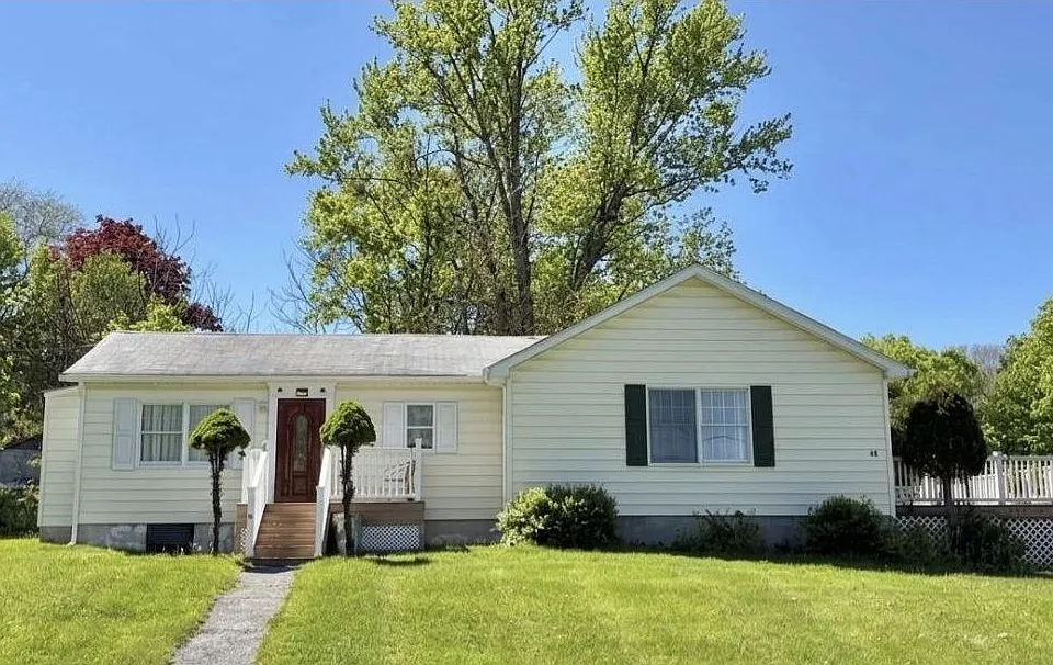 44 Orchard Lake Dr