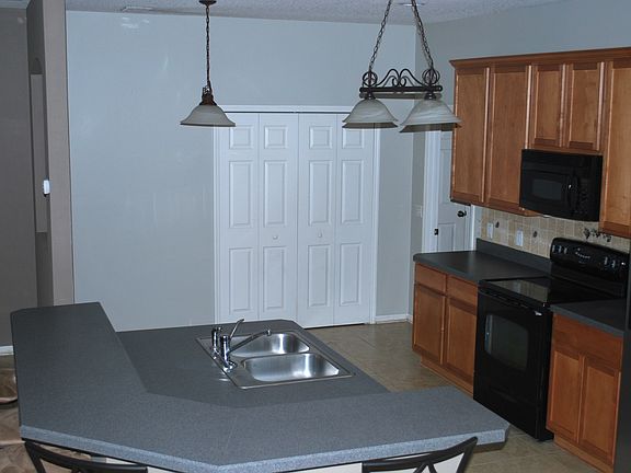 kitchen with nookJPG_04052016