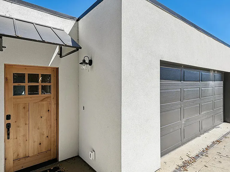 314 Golden Gate Ave — Photo 2