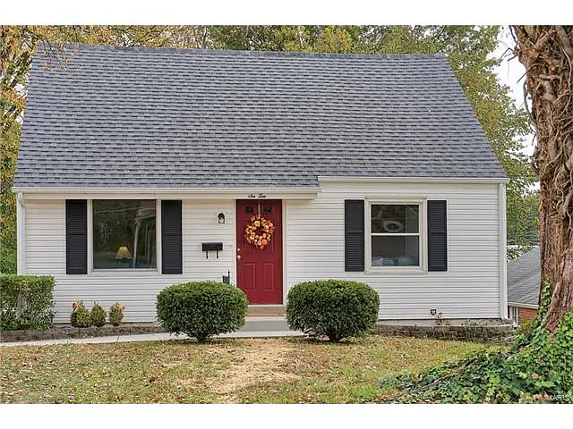 610 Holland Ave photo 1