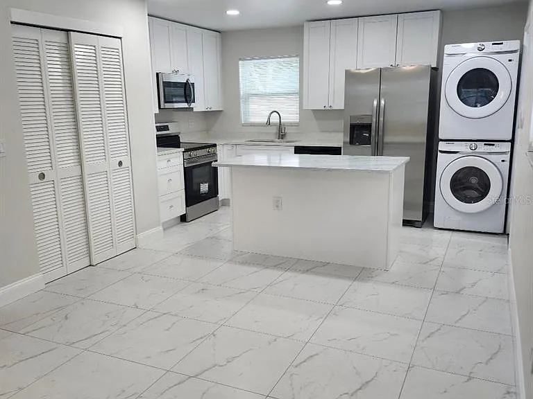 15406 Avalon Ave #4 — Photo 2