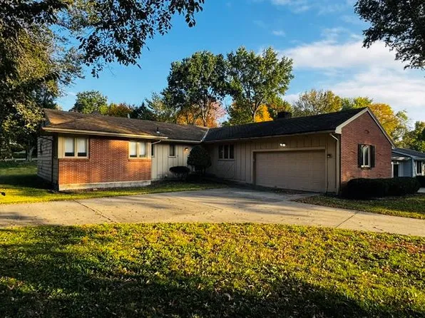 8701 Belleview Ave, Kansas City, MO 64114