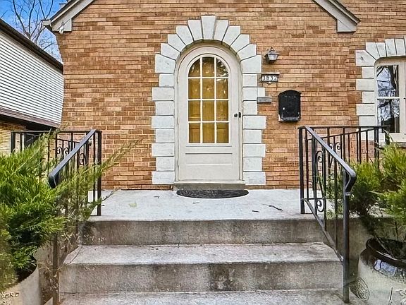 Front entry for Unit (also has back entry off the kitchen/patio).