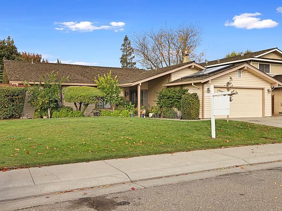 4th image of 1403 Woodmont Way