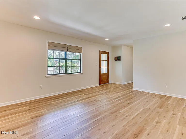 139 Crawford Dr — Photo 9