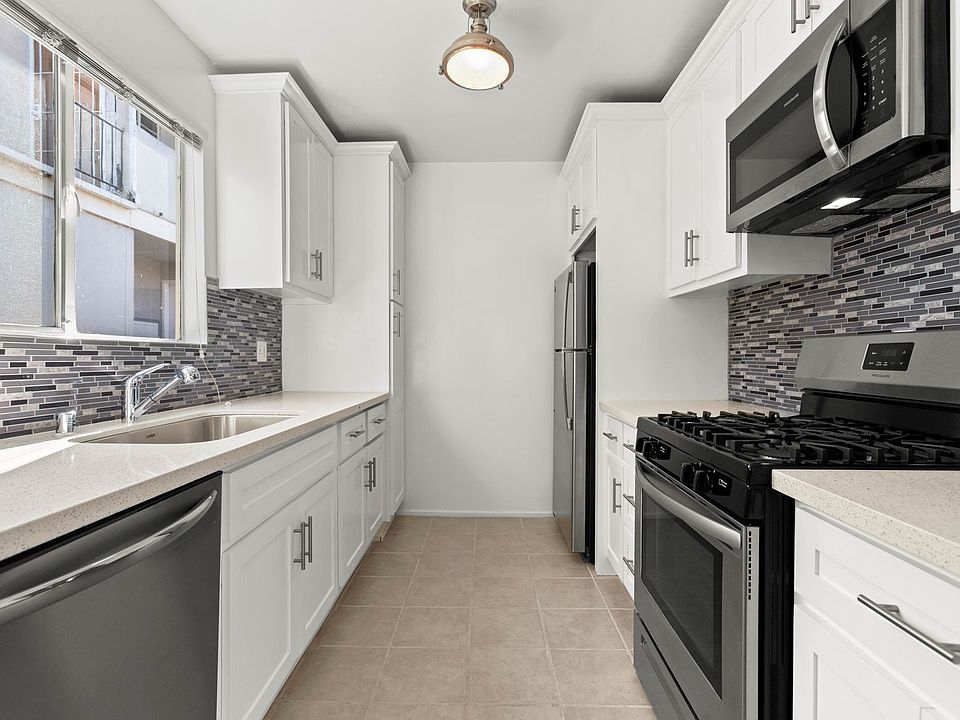 1st image of 325 S Rexford Dr APT 4