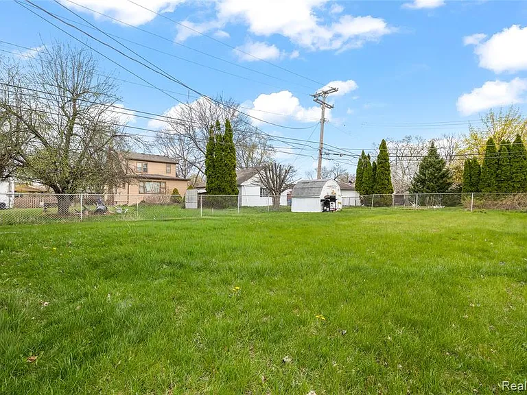 6226 Highview St — Photo 2