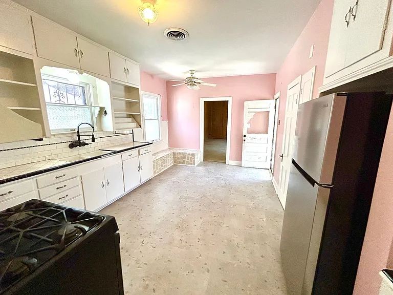 1627 Schley Ave — Photo 10