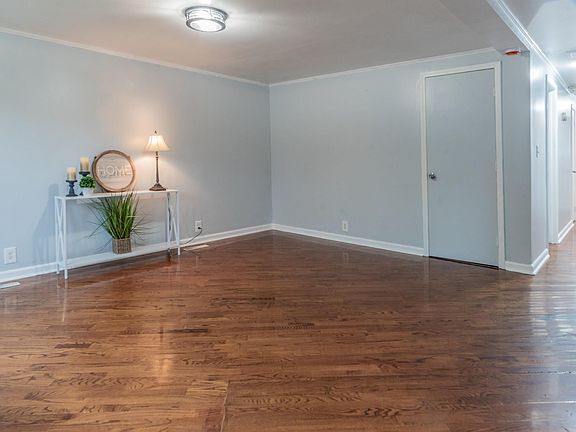 4th image of 549 Edward St