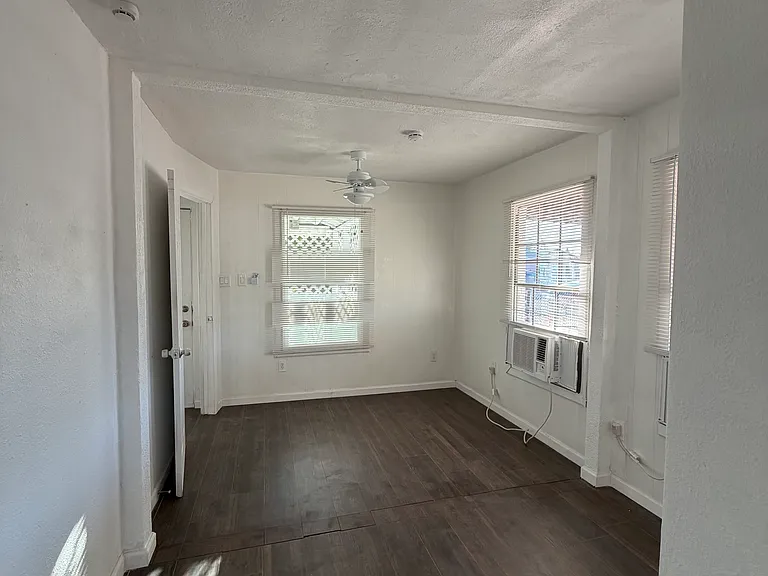 241 S California St — Photo 33