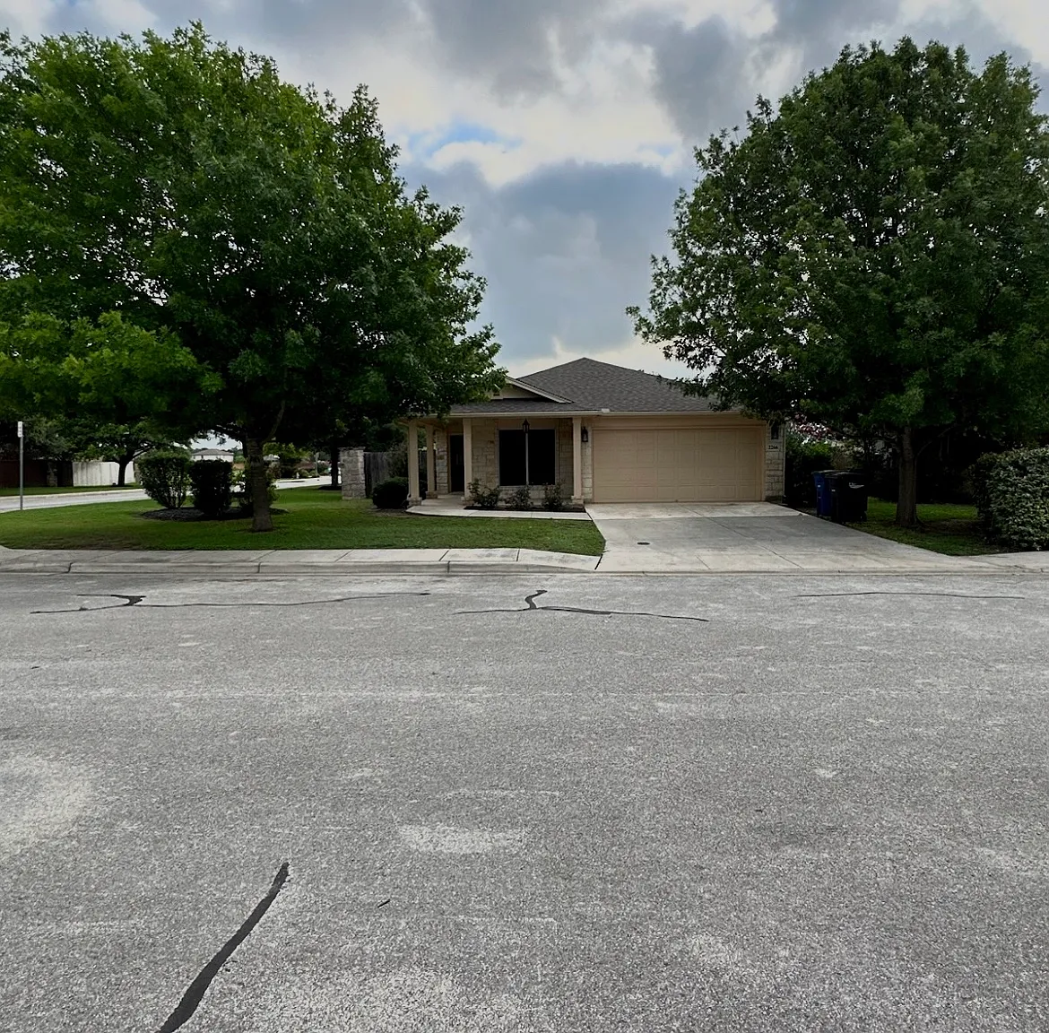 3 bed, 1364 sqft, $1,700 — Photo 1
