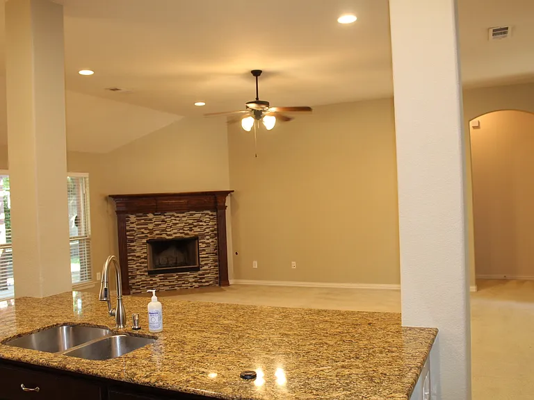 8100 Mountain Cedar Dr — Photo 7