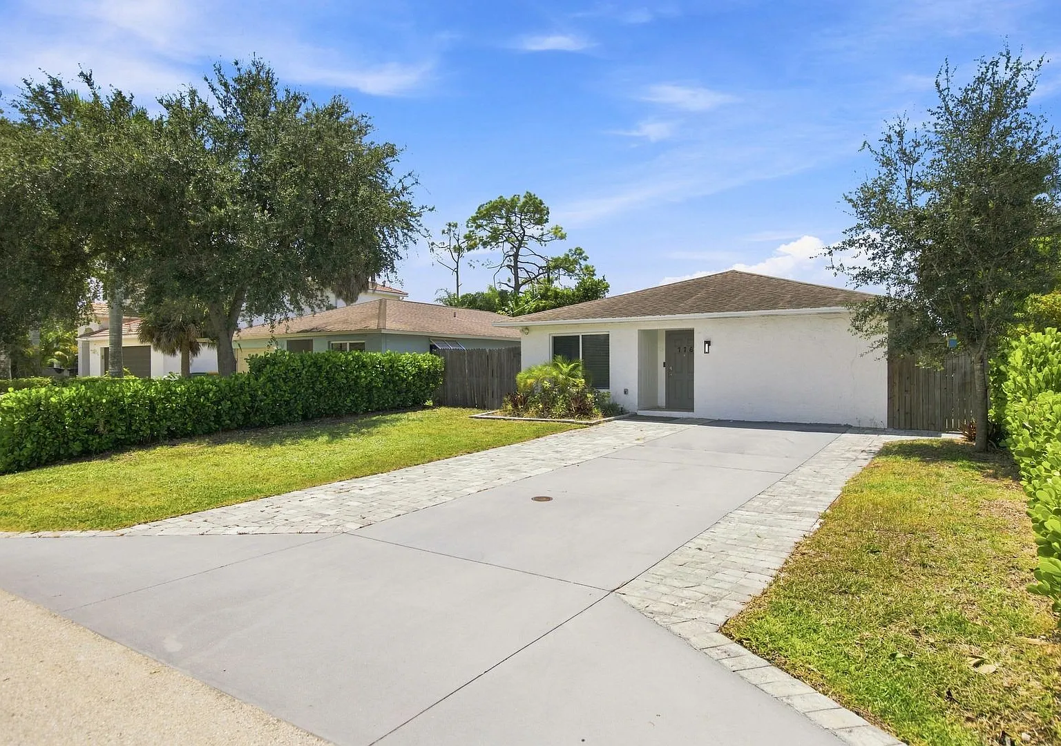 ** Naples Park ** 3 Bed / 3 Bath - Pool Home - Fenced Yard - No Hoa! - Pet Ok - Annual Rental — Photo 1