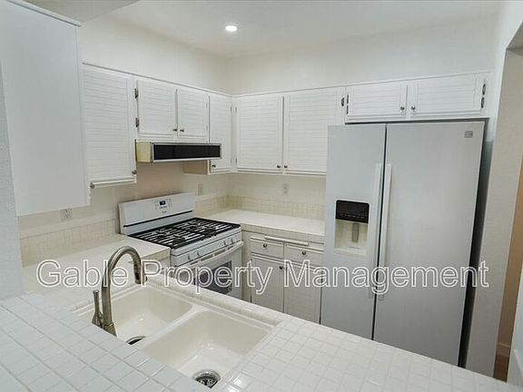 3rd image of 24153 Del Monte Dr Unit 357