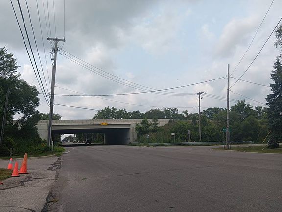 4th image of 2586 Midland Rd
