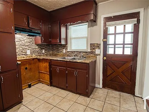 3 bed, 1038 sqft, $1,000 — Photo 3