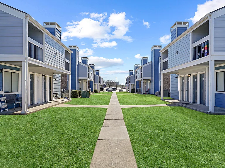 Diamond Creek Apartments — Photo 22