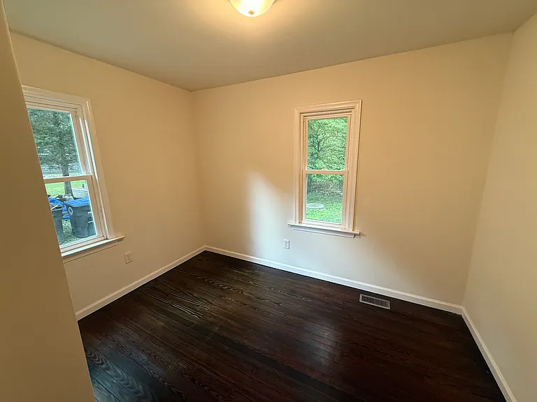31 Rosamond Ave — Photo 4