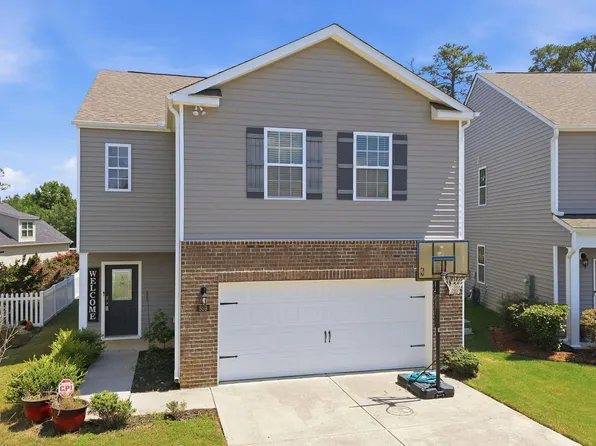 559 Golden Villas Dr, Rocky Mount, NC 27804