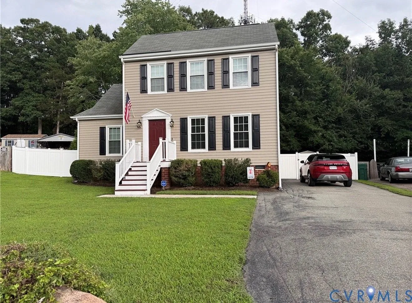 3 bed, 1305 sqft, $2,500 — Photo 2