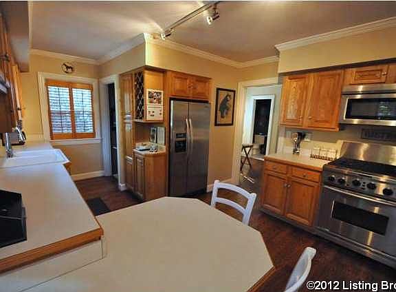 3rd image of 3430 Hycliffe Ave