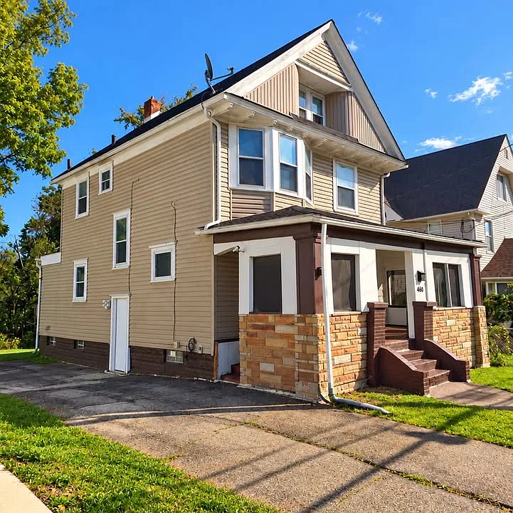 469 Rhodes Ave