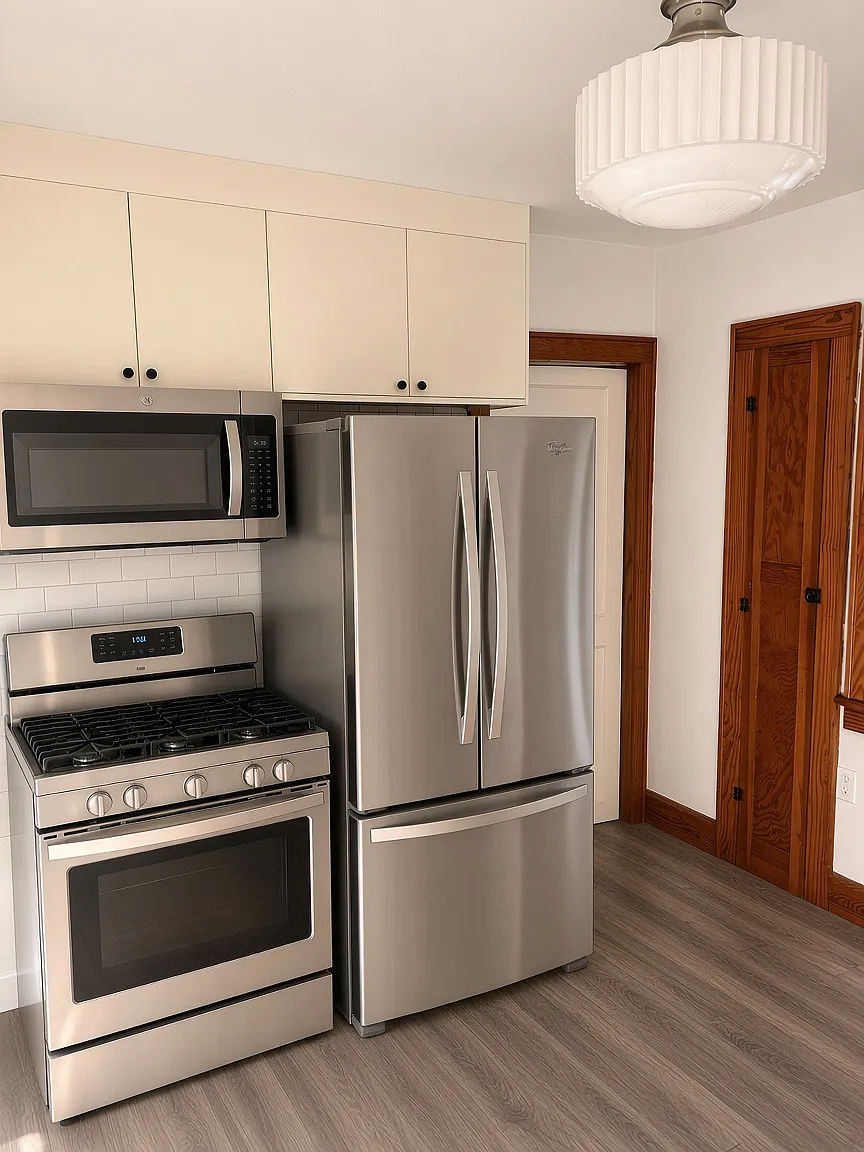 3 bed, 1300 sqft, $3,900 — Photo 2