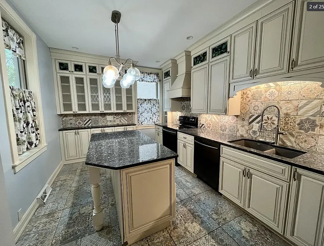 4 bed, 2.5 bath, 2630 sqft, $2,600 — Photo 3