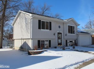 960 Bush Ave, Garner, IA 50438