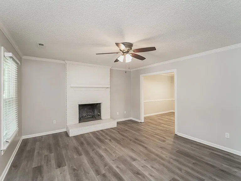 2305 Whispering Spring Dr — Photo 5