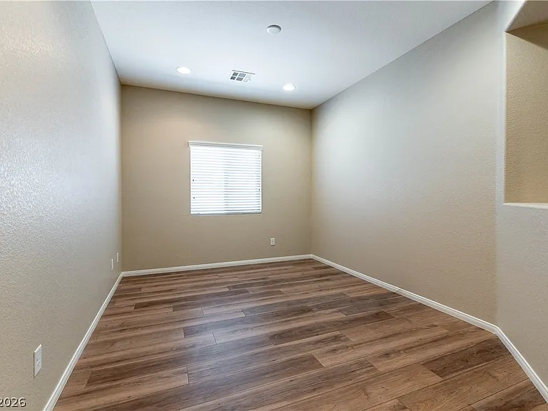 205 Dela Cruz Ave — Photo 4