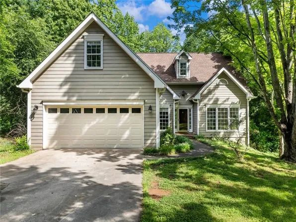 6212 Germantown Dr, Flowery Branch, GA 30542