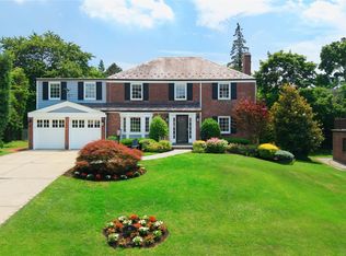 46 Old Estate Rd, Manhasset, NY 11030