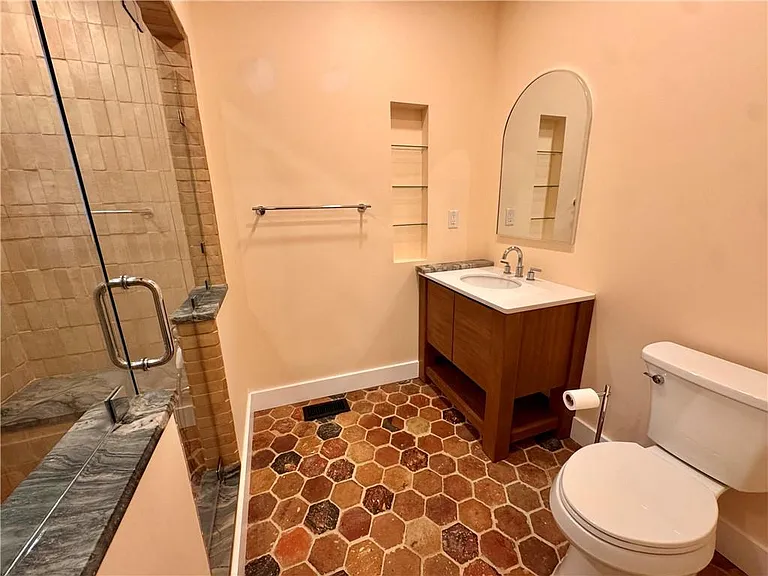 687 Brownwood Ave SE — Photo 12