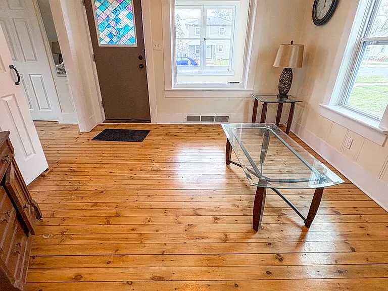 1626 Stoughton Ave — Photo 9
