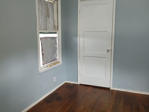 4th image of 2453 Cincinnati Ave
