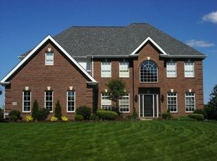 212 Farmington Dr, Venetia, PA